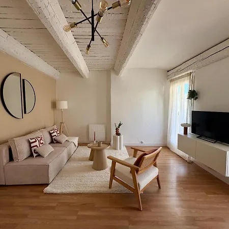 Lägenhet T2 Lumineux Balcon Ensoleille Au Coeur Du Vieux-toulon *