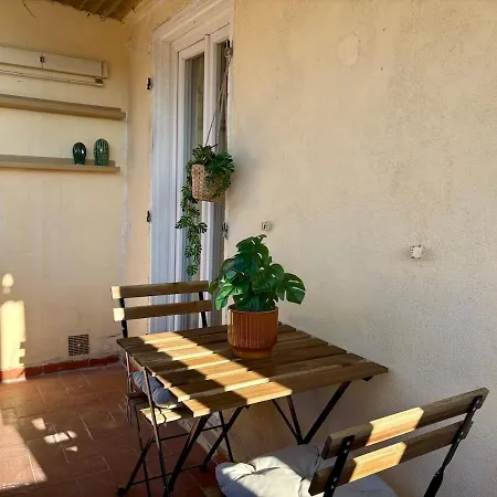 Lägenhet T2 Lumineux Balcon Ensoleille Au Coeur Du Vieux-toulon *