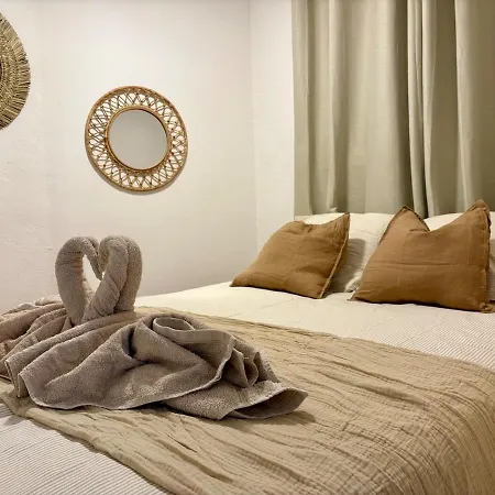 T2 Lumineux Balcon Ensoleille Au Coeur Du Vieux-toulon *