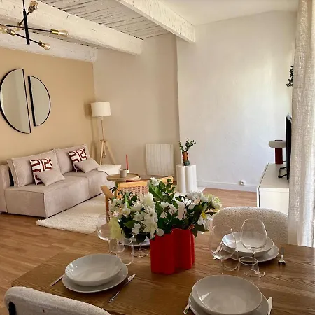 Chaleureux En Plein Coeur De דירה *